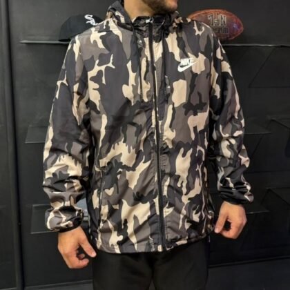 Jaqueta Nike Sportswear Windrunner Camuflado