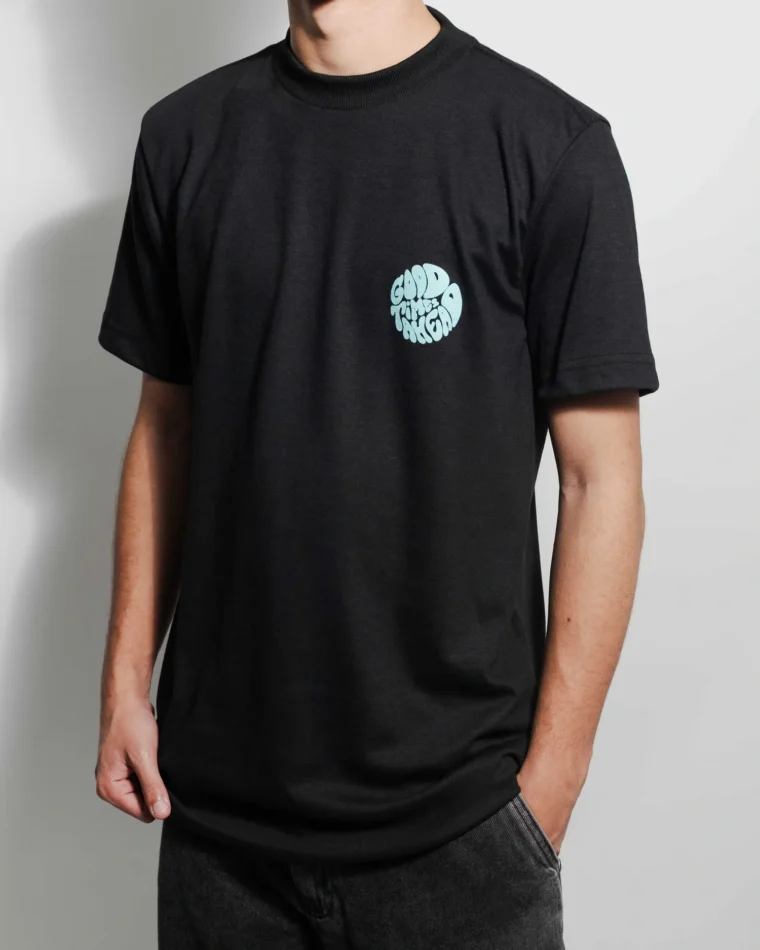 produto-camiseta-essential-tee-ahead-good-times-preta-9009432158.webp